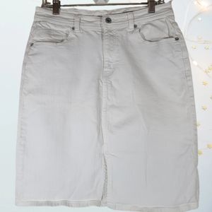 Chico premium fit white denim skirt sz 1